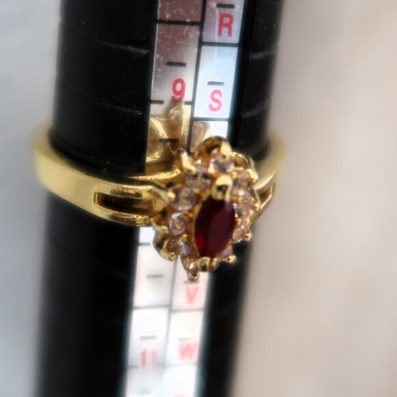 Men's Gold Tone Ring Red Center Stone White Stones Size 9.5 - Picture 7 of 9
